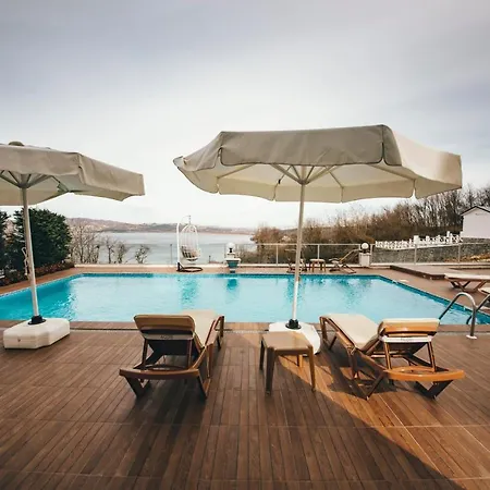 View Hotel *